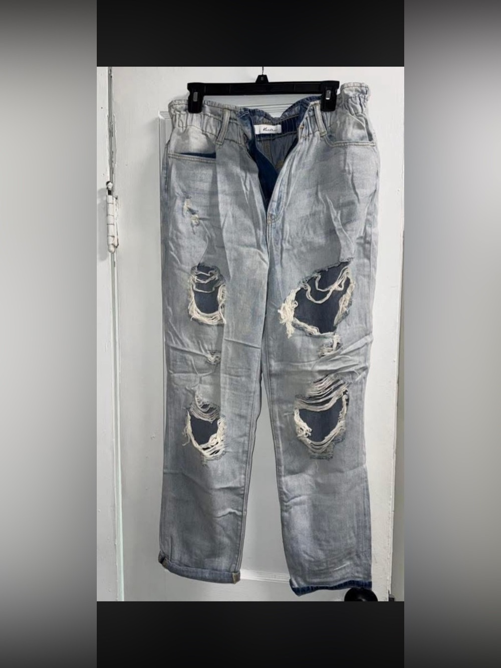 Light Wash Distressed Ripped Jeans
